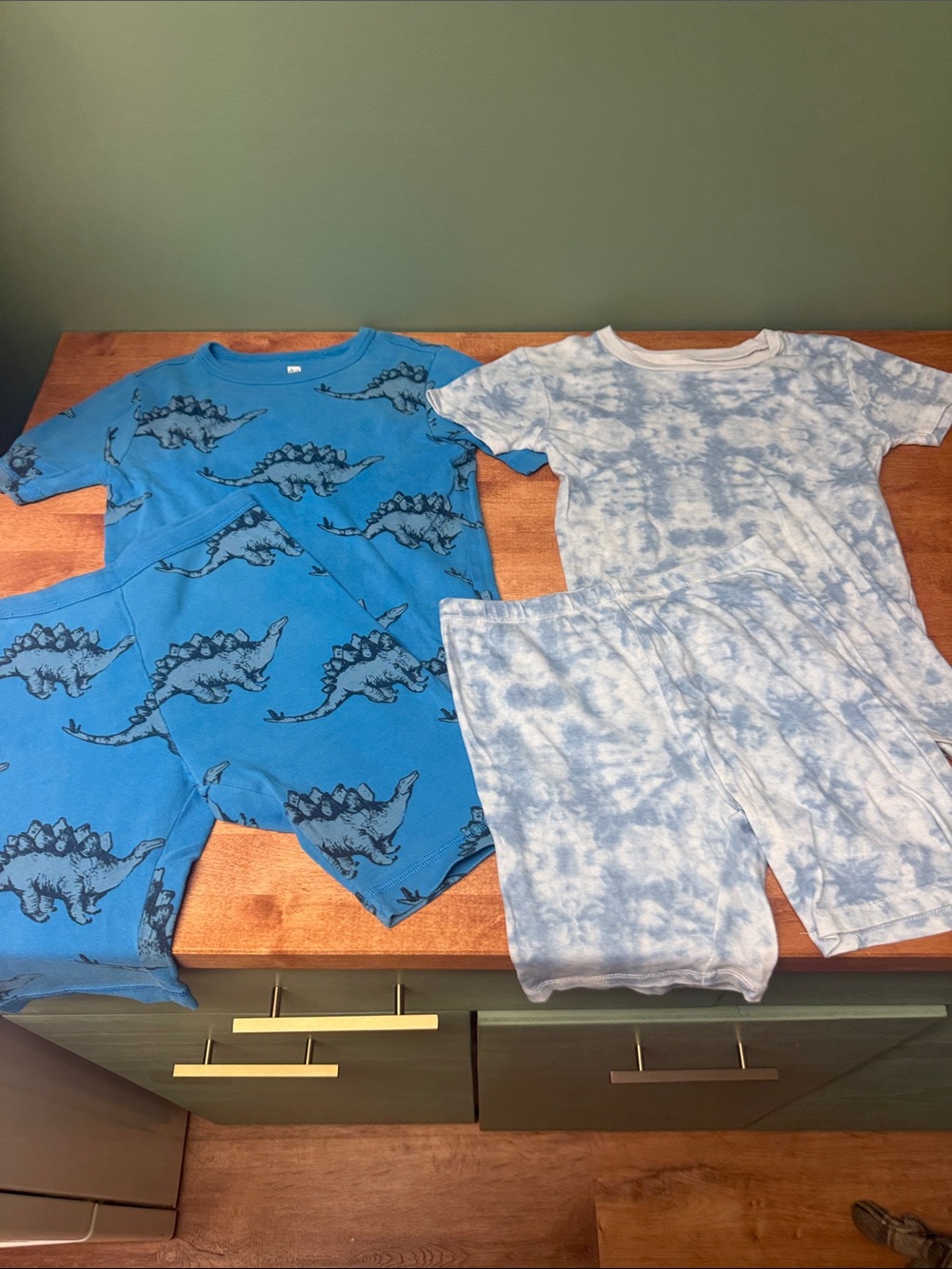 Tea Collection Blue Dinosaur & Burt’s bees kids Light Blue Tie-Dye Pajama bundle